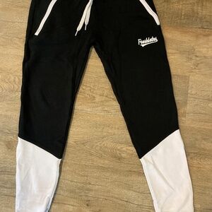 Freshets Jogger Sweatpants Black White size Medium